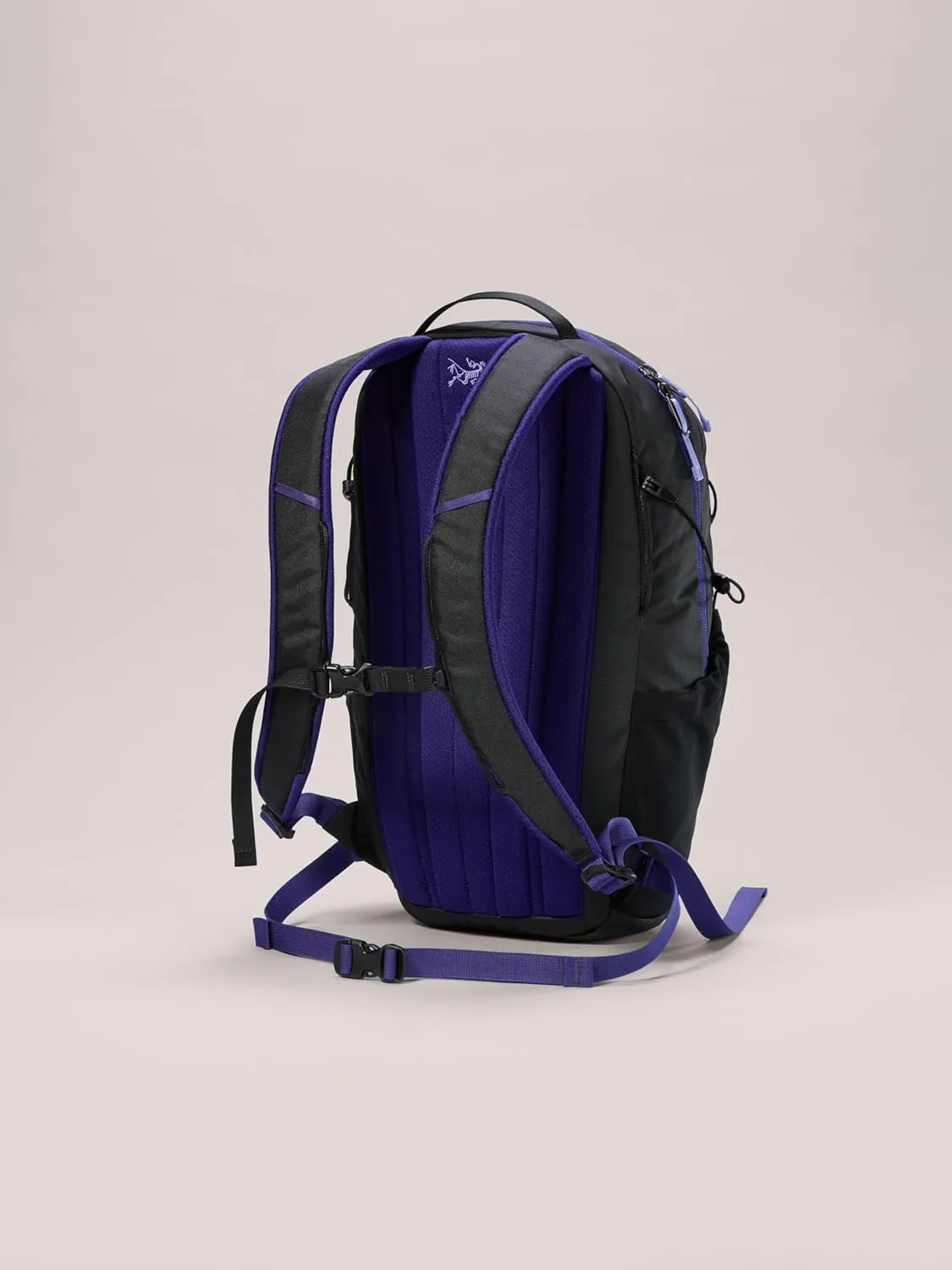 Arc'teryx Mantis 16 Backpack | Sleek Compact 16L Daypack | Black/Soulsonic, One Size