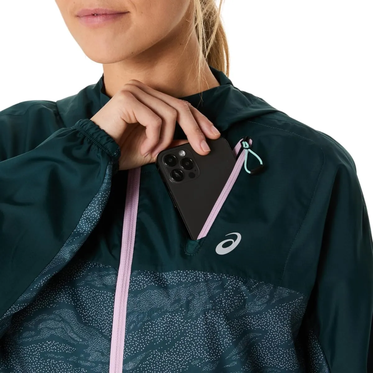ASICS Women's FUJITRAIL PACKABLE WINDBREAKER RUNNING Apparel