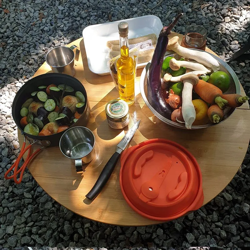 Foldable bamboo round table