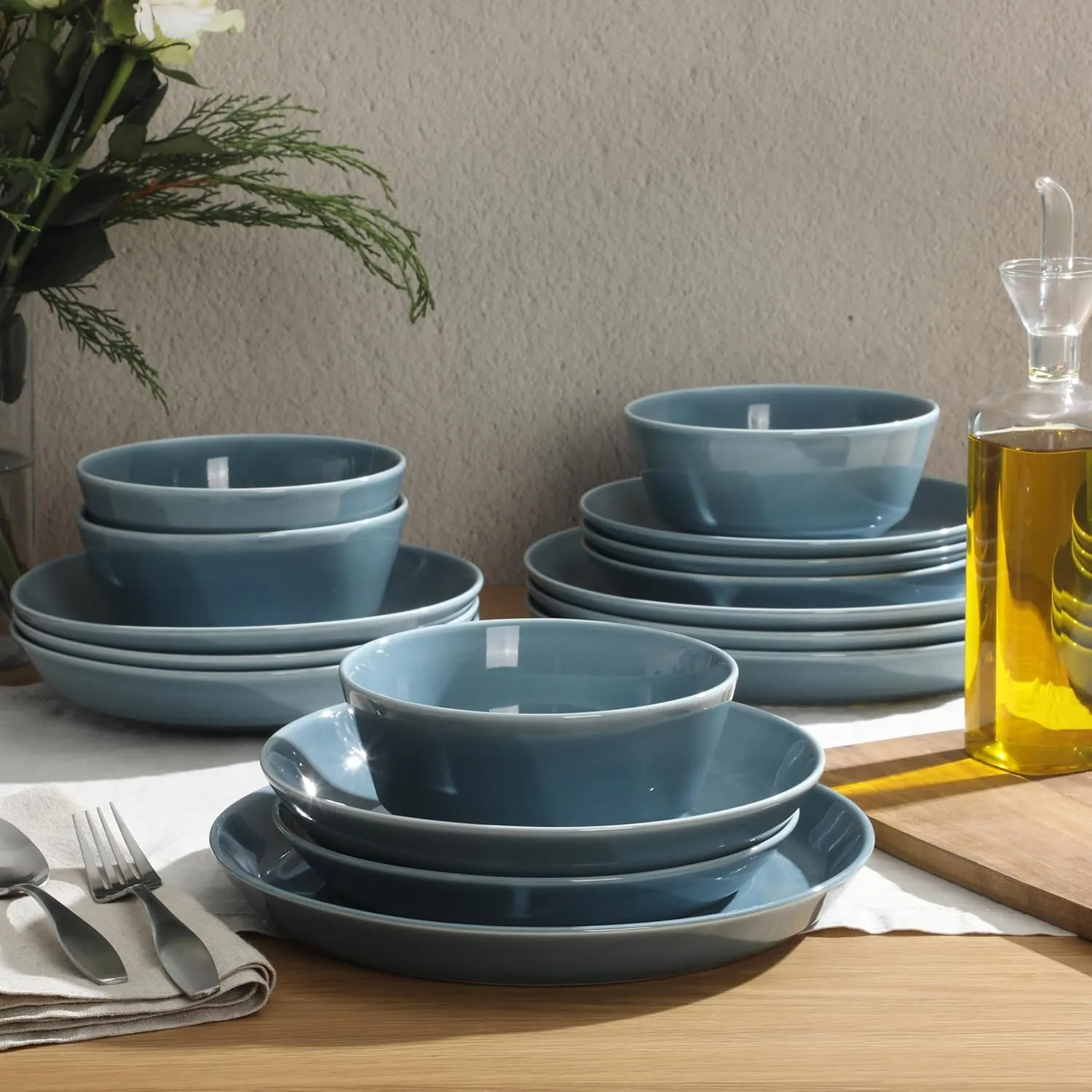 Gibson Home Summer Shades 16 Piece Plates and Bowls Dishes Service for 4 Porcelain Dinnerware Set - Blue