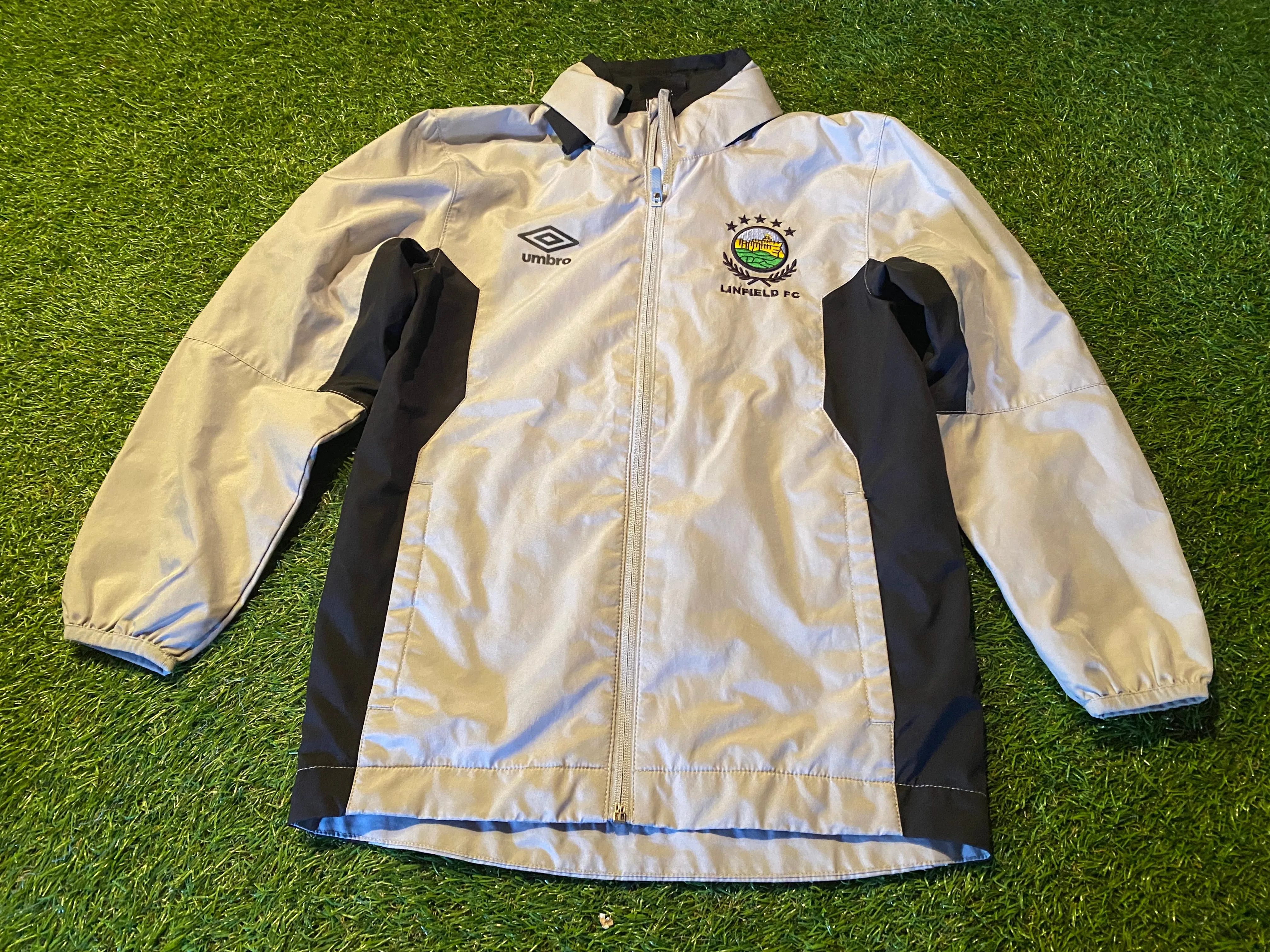 Linfield FC Northern Ireland Football Small Boys 7-8 Year Old Breathable Lined Jacket