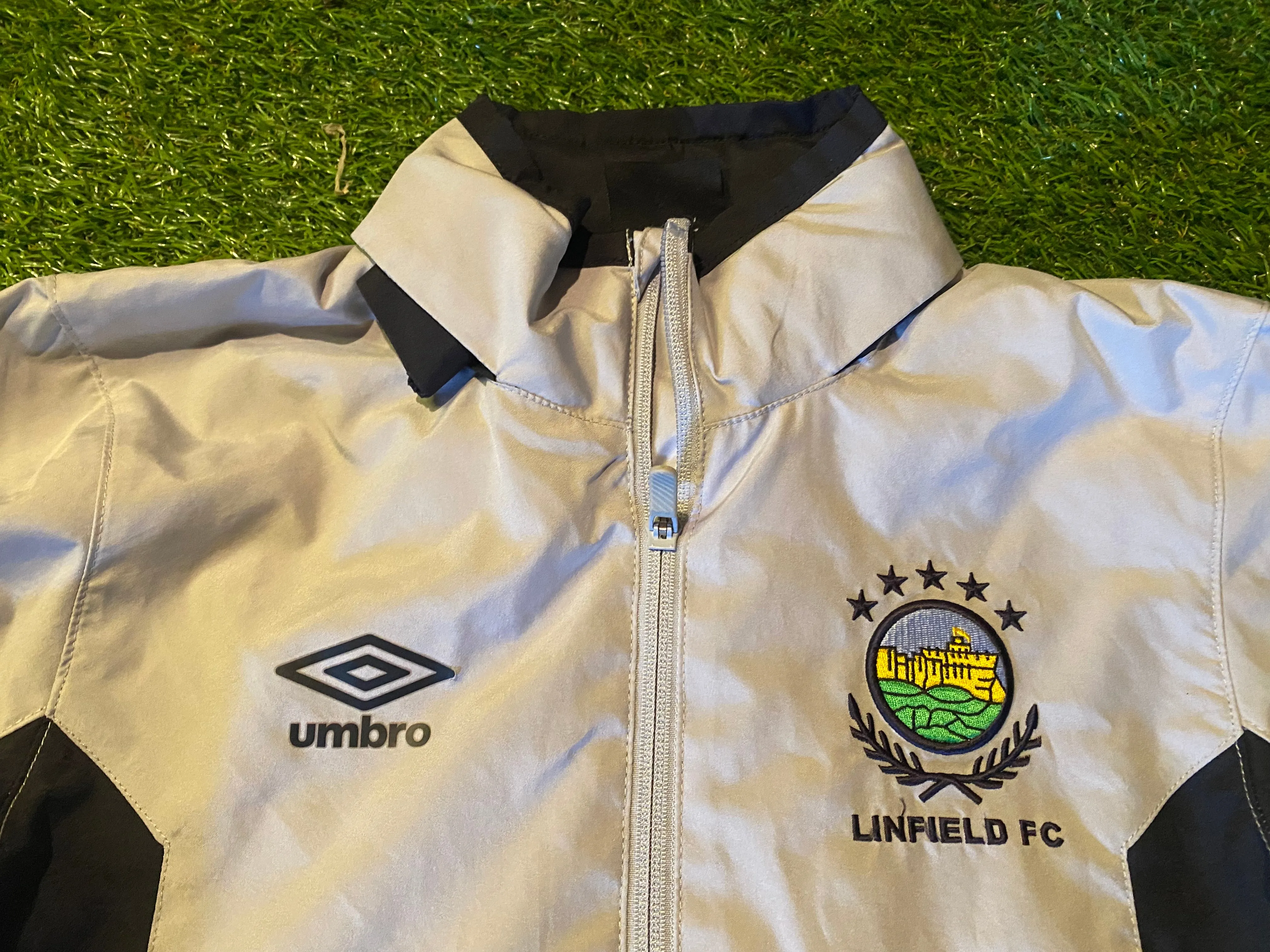 Linfield FC Northern Ireland Football Small Boys 7-8 Year Old Breathable Lined Jacket