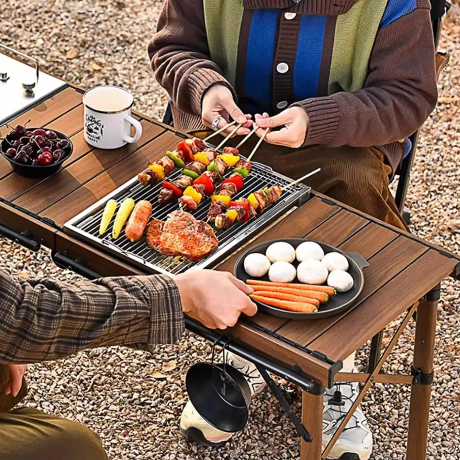 Portable Outdoor Camping Table Large Stable & Sturdy Foldable Camp Table with Aluminum Roll Up Tabletop with Storage Carrying Bag for Outdoor Picnic Beach BBQ RV Traveling(B)