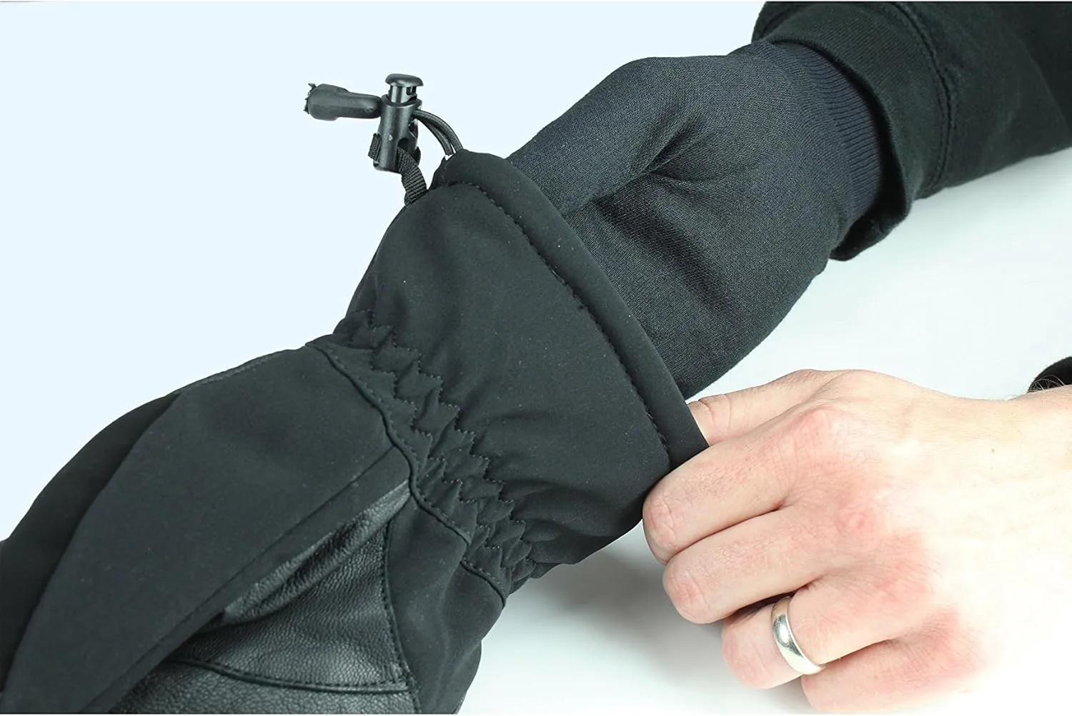 Seirus Innovation 2115 Thermax Glove Liner with Heat Pack Pocket for Ultimate Warmth